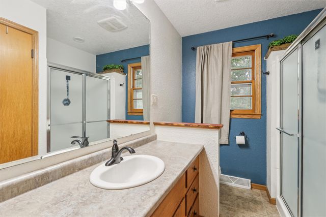 501 W Hutchings Street, Winterset, IA 50273