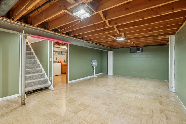 501 W Hutchings Street, Winterset, IA 50273