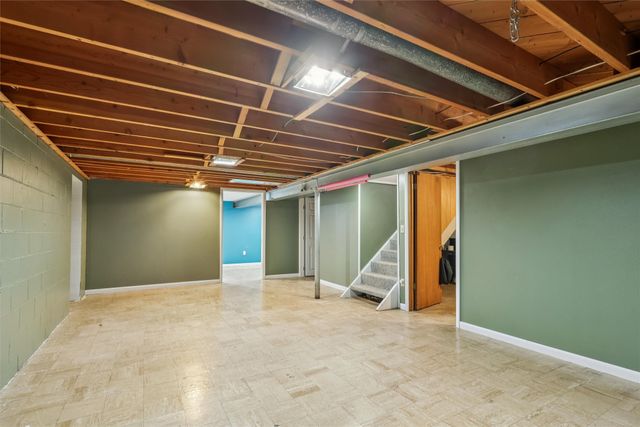 501 W Hutchings Street, Winterset, IA 50273