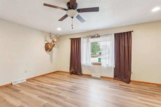 501 W Hutchings Street, Winterset, IA 50273