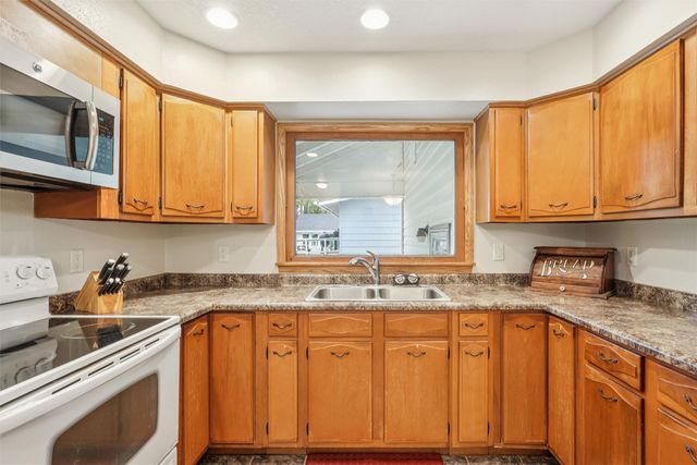 501 W Hutchings Street, Winterset, IA 50273