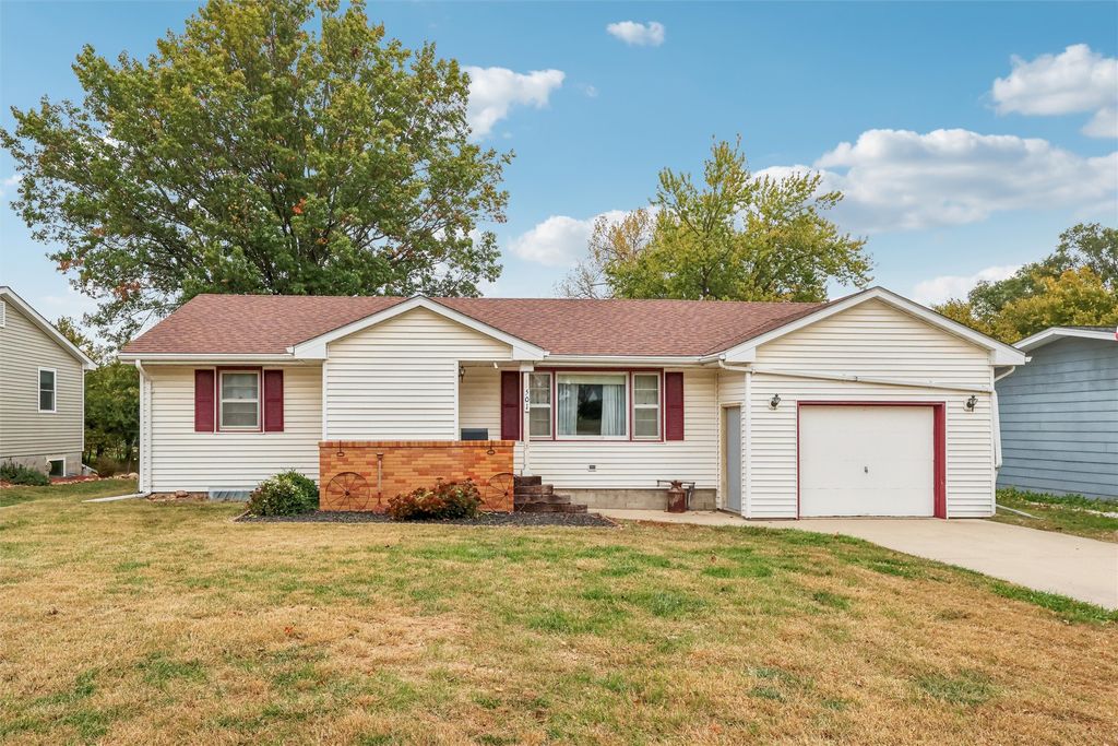 501 W Hutchings Street, Winterset, IA 50273