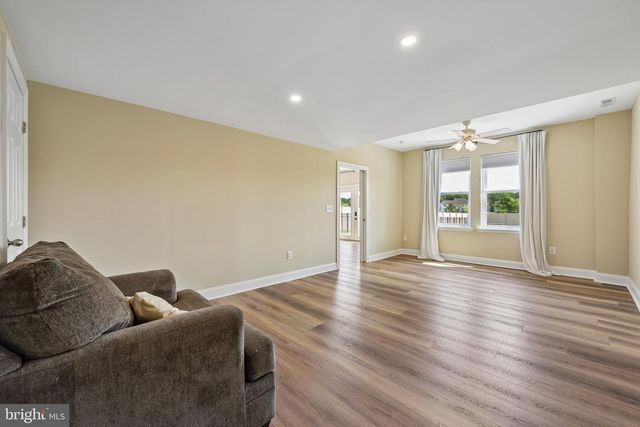 127 WHITE CEDAR DR, Sicklerville, NJ 08081