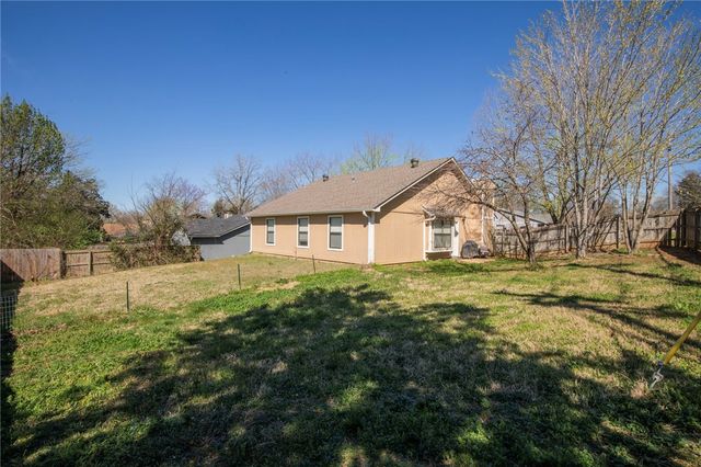 2173 E Stearns Street, Fayetteville, AR 72703