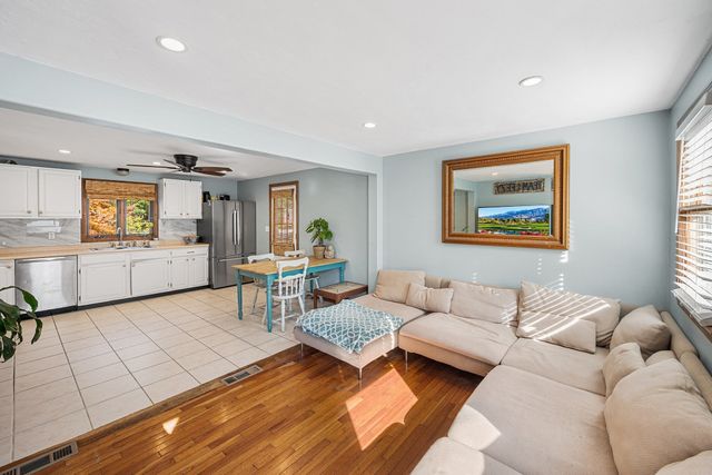 30 Constance Dr, Lowell, MA 01854