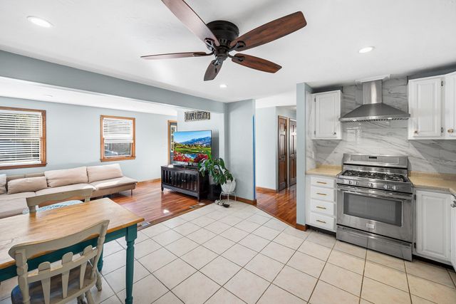 30 Constance Dr, Lowell, MA 01854