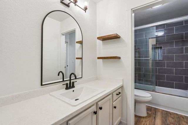 1555 Hecker Pass Road E201, Gilroy, CA 95020