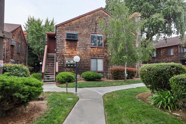 1555 Hecker Pass Road E201, Gilroy, CA 95020