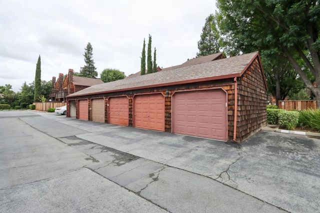 1555 Hecker Pass Road E201, Gilroy, CA 95020