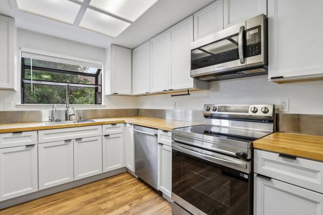 1555 Hecker Pass Road E201, Gilroy, CA 95020