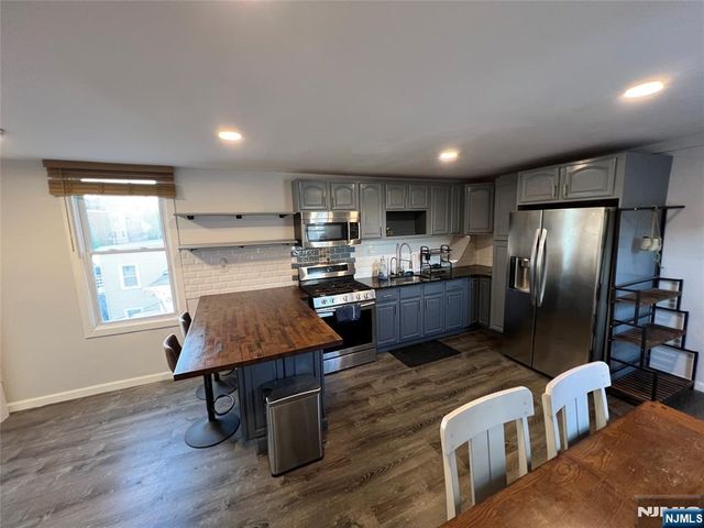 120 Stone Street 3, Newark, NJ 07104