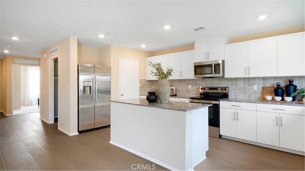 Image 2 of property listing at 1417 Noble Rein Drive, San Jacinto, CA 92582