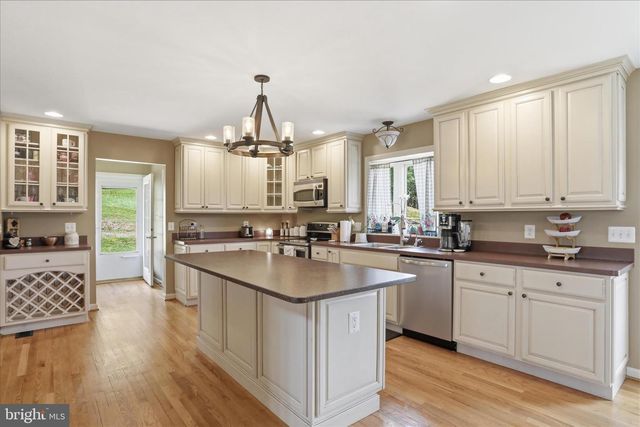 59 HARRY SETTLE RD, Castleton, VA 22716