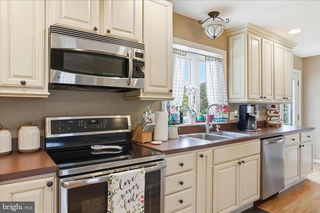59 HARRY SETTLE RD, Castleton, VA 22716
