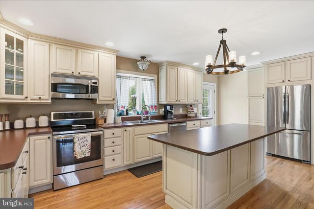 59 HARRY SETTLE RD, Castleton, VA 22716
