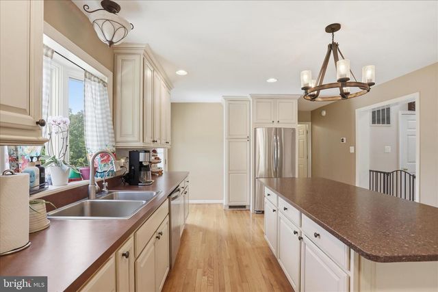 59 HARRY SETTLE RD, Castleton, VA 22716