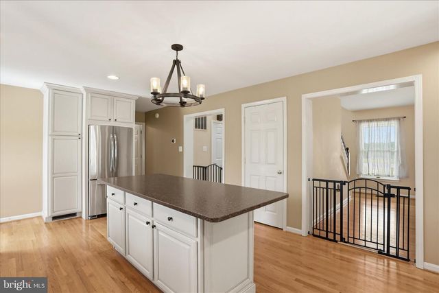 59 HARRY SETTLE RD, Castleton, VA 22716