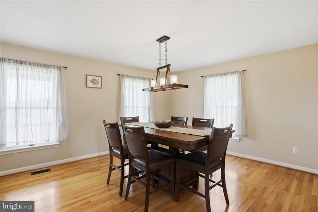 59 HARRY SETTLE RD, Castleton, VA 22716