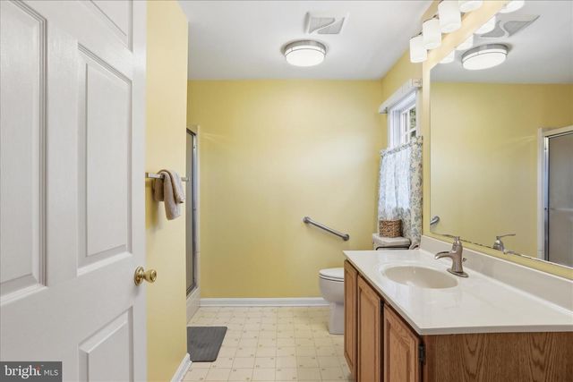 59 HARRY SETTLE RD, Castleton, VA 22716