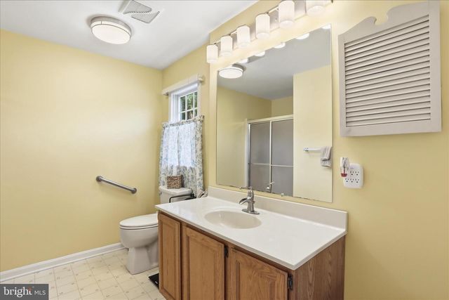 59 HARRY SETTLE RD, Castleton, VA 22716