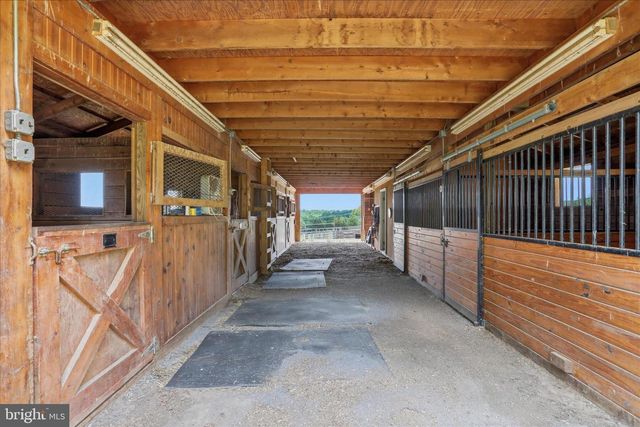 59 HARRY SETTLE RD, Castleton, VA 22716