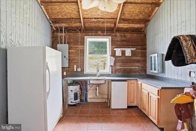 59 HARRY SETTLE RD, Castleton, VA 22716