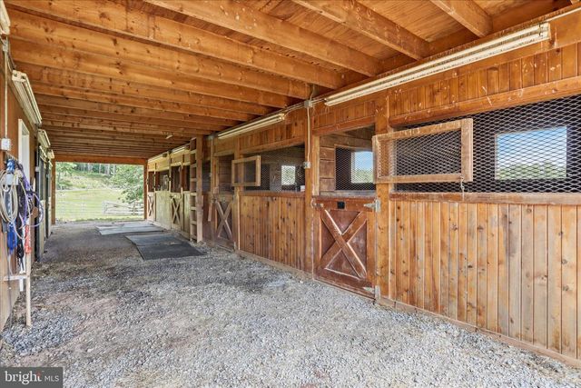 59 HARRY SETTLE RD, Castleton, VA 22716