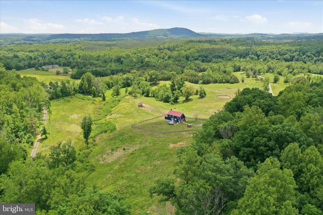 59 HARRY SETTLE RD, Castleton, VA 22716