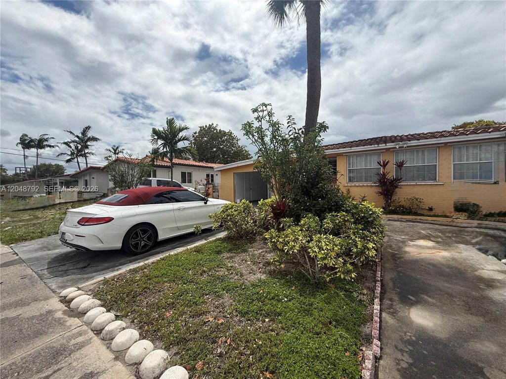 4470 W 1st Avenue, Hialeah, FL 33012