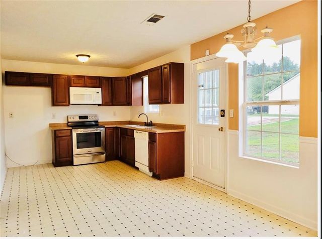 9342 Thomas Road, Jonesboro, GA 30238