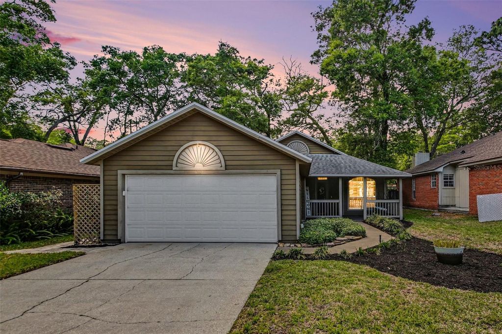 Image 3 of property listing at 1510 ROYAL OAKS DRIVE, Apopka, FL 32703