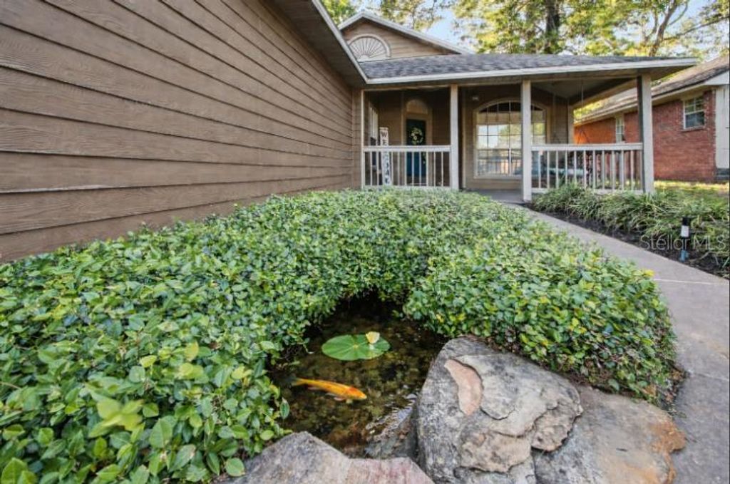 Image 4 of property listing at 1510 ROYAL OAKS DRIVE, Apopka, FL 32703