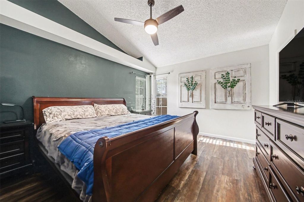 Image 9 of property listing at 1510 ROYAL OAKS DRIVE, Apopka, FL 32703