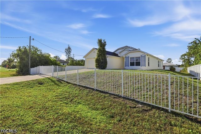 3005 41st ST W, Lehigh Acres, FL 33971