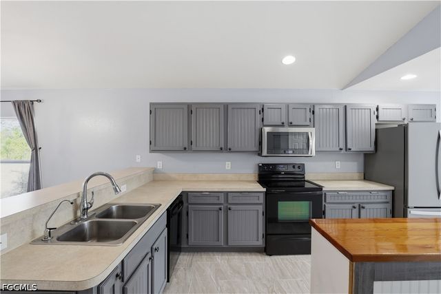 3005 41st ST W, Lehigh Acres, FL 33971