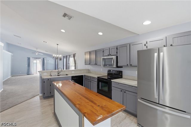 3005 41st ST W, Lehigh Acres, FL 33971