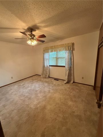 2912 W 19th Street, Russellville, AR 72802