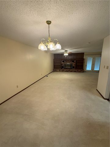 2912 W 19th Street, Russellville, AR 72802