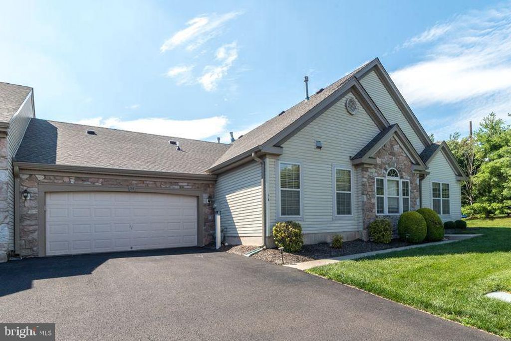 54 LEGACY OAKS DR, Richboro, PA 18954