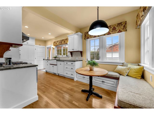 5929 Sw TAYLOR St, Portland, OR 97221