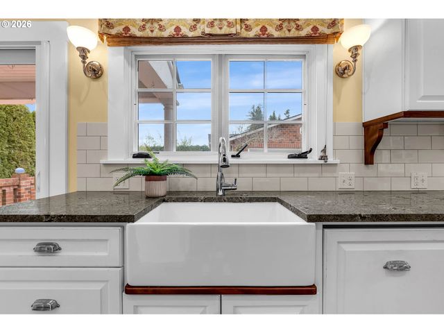 5929 Sw TAYLOR St, Portland, OR 97221