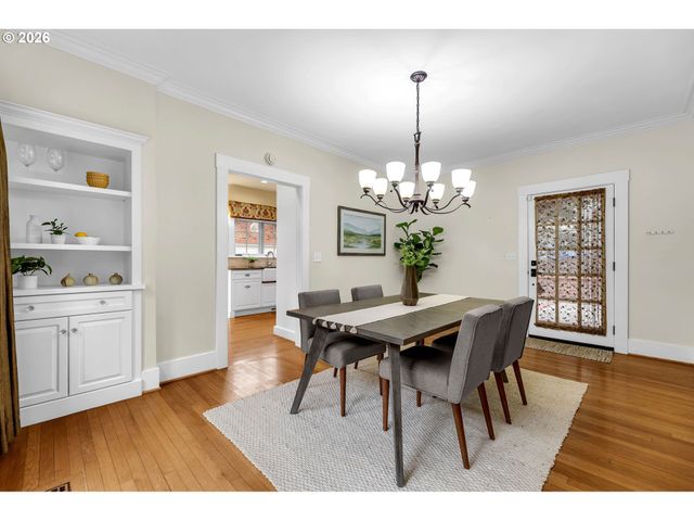 5929 Sw TAYLOR St, Portland, OR 97221