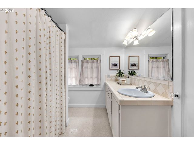 5929 Sw TAYLOR St, Portland, OR 97221