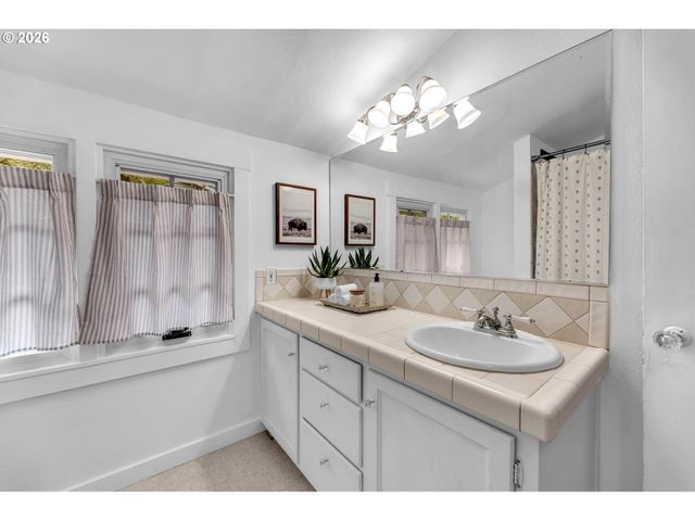 5929 Sw TAYLOR St, Portland, OR 97221