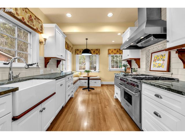 5929 Sw TAYLOR St, Portland, OR 97221