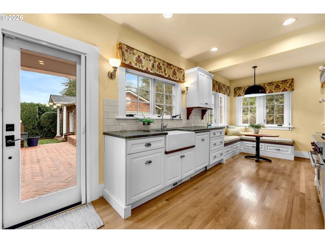 5929 Sw TAYLOR St, Portland, OR 97221