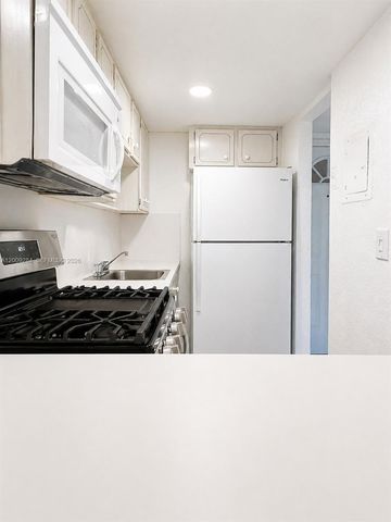 1300 W 47th Pl 218A, Hialeah, FL 33012