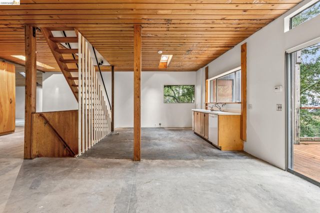 39 Canyon Rd, Berkeley, CA 94704