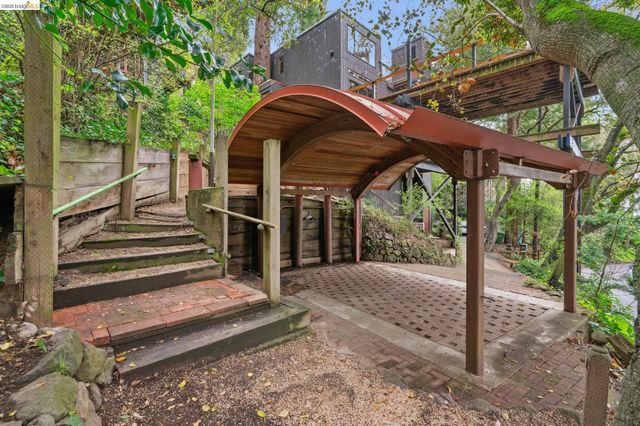 39 Canyon Rd, Berkeley, CA 94704