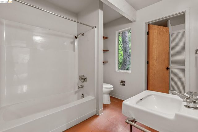 39 Canyon Rd, Berkeley, CA 94704